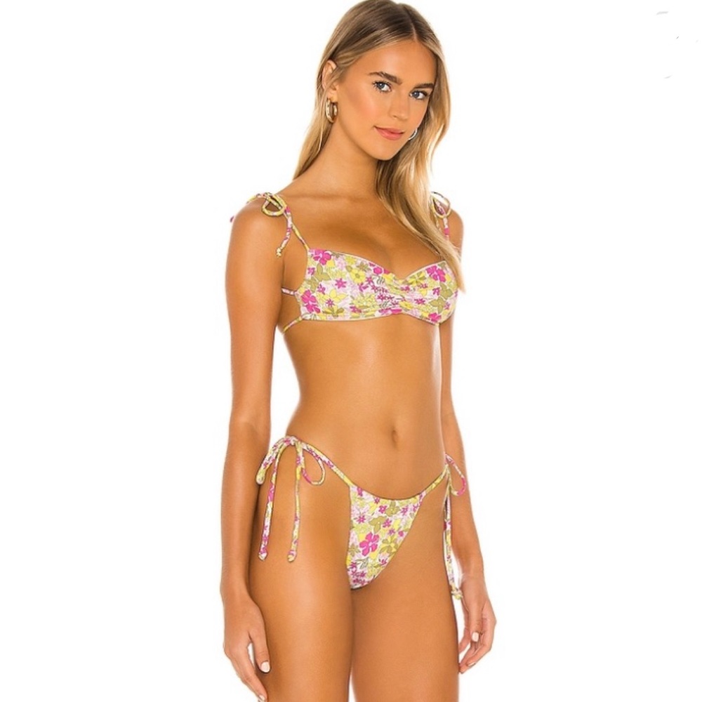 NWOT Frankie’s Bikinis Mai Tai Print Bottom